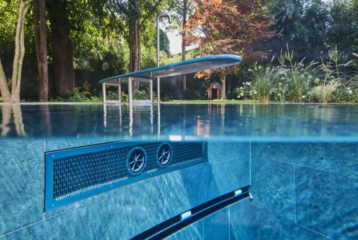 Natursteinschwimmbecken