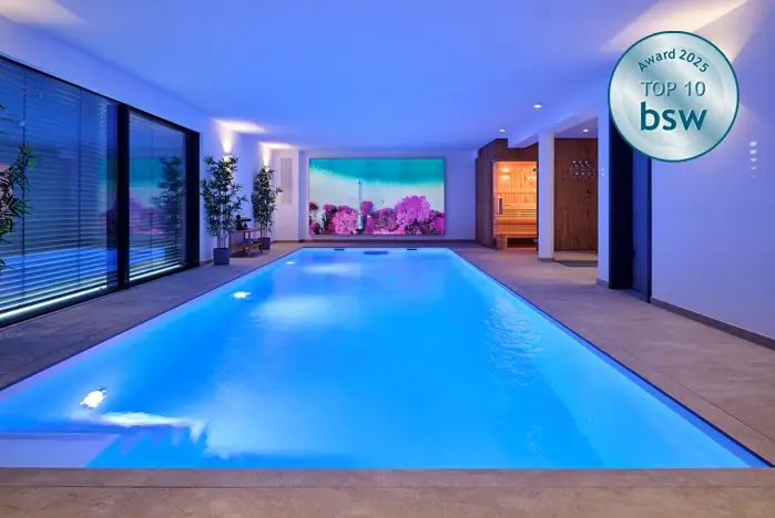 prämiertes PVC Karat Becken, LED-RGB Scheinwerfer, vollautom. Filtertechnik mit VS Pumpe und Fernüberwachung, Hydroströmungsanlage