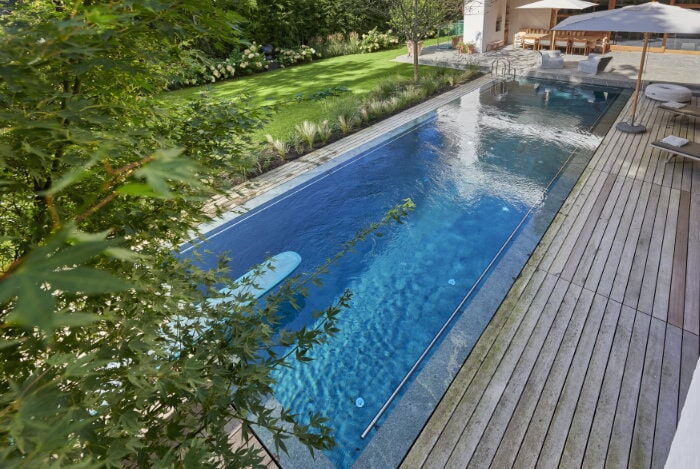 Natursteinschwimmbecken