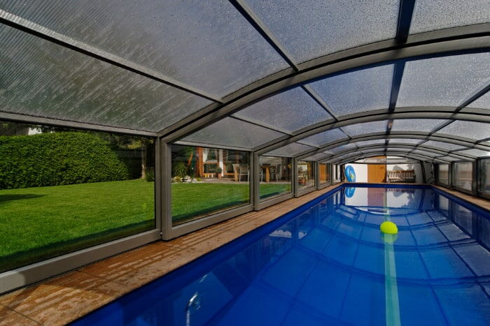 Schwimmbadüberdachung