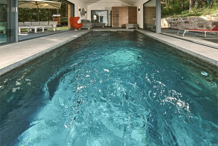 Natursteinschwimmbecken
